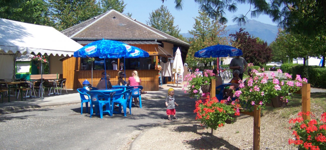 campsite in savoie - Lac de carouge - Snack terrace