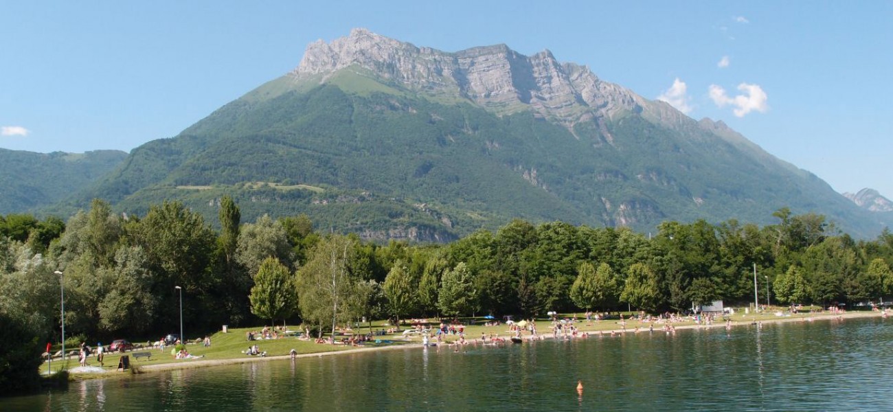 camping Savoie Arclusaz in the Bauges with Lac de Carouge