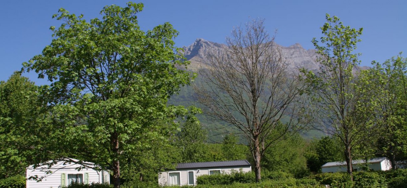 Camping Lac de Carouge - The Arclusaz mountain in Savoie with mobile homes