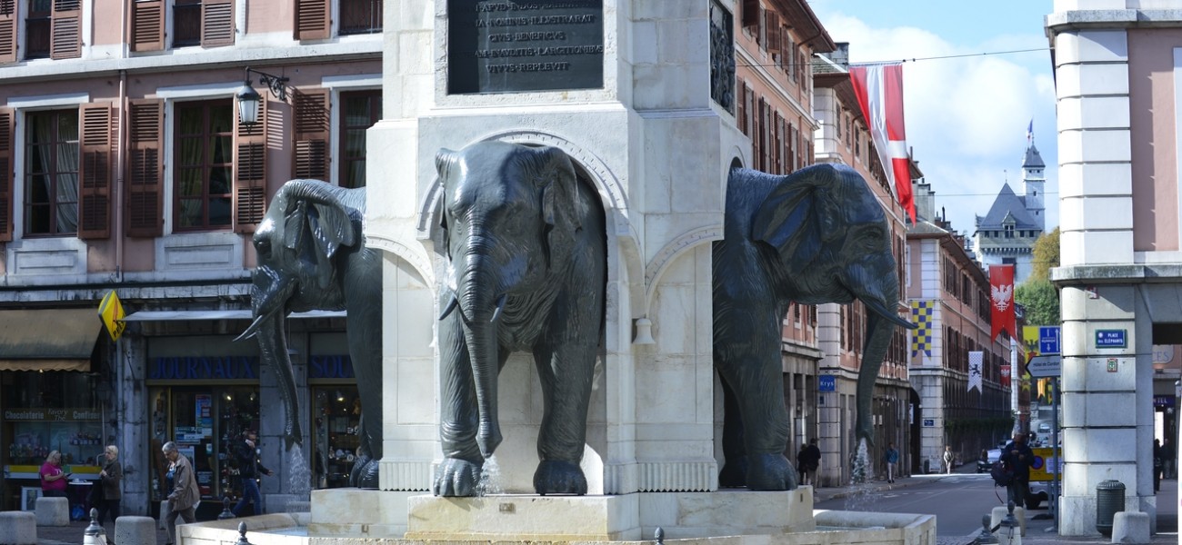 Camping in Savoie - The elephant fountain in Chambéry